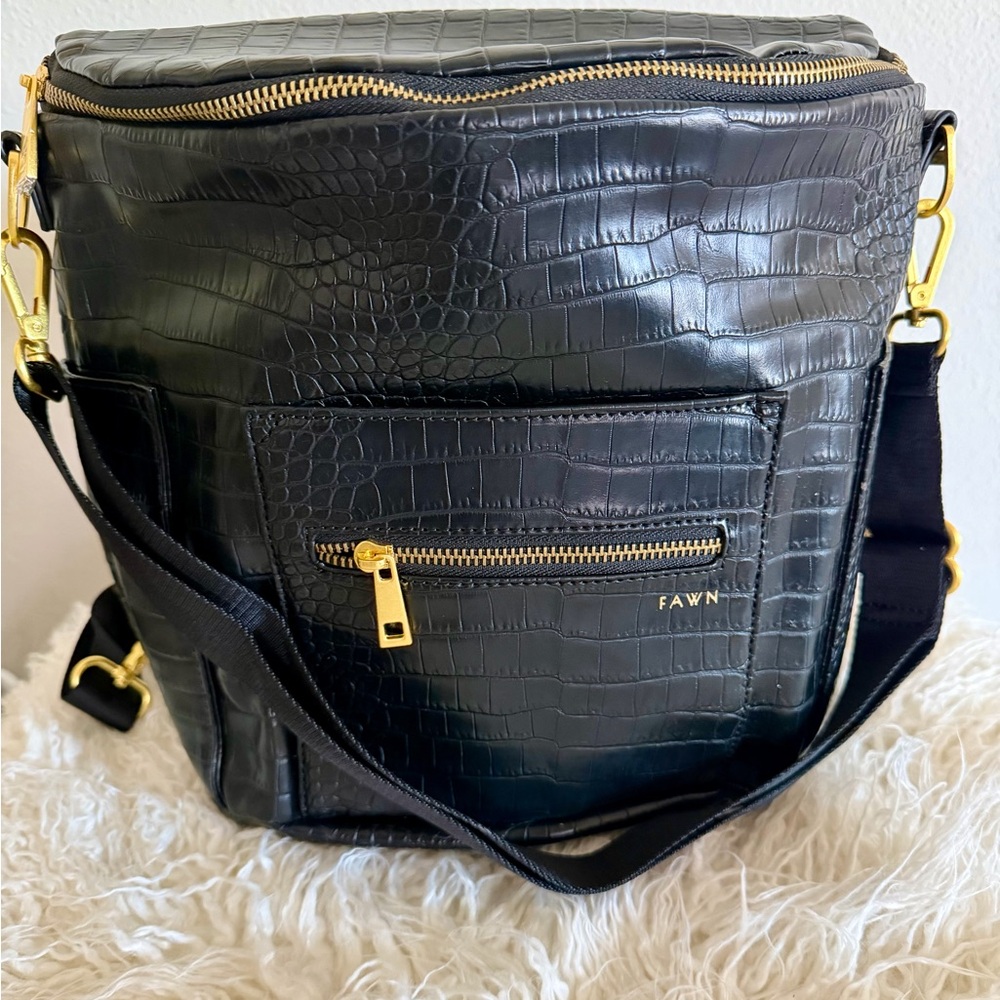 FAWN Black Croc-Embossed Backpack / Crossbody Bag with Gold Accents BNWT - Picture 2 of 11